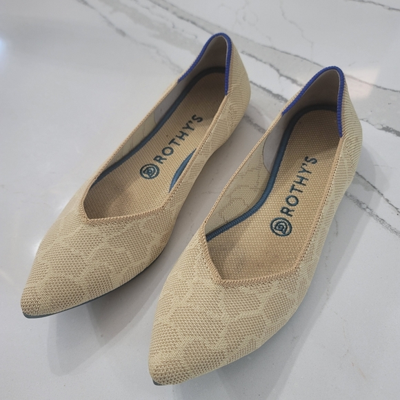 Rothys Sahara gold point giraffe print ballet flats size 9